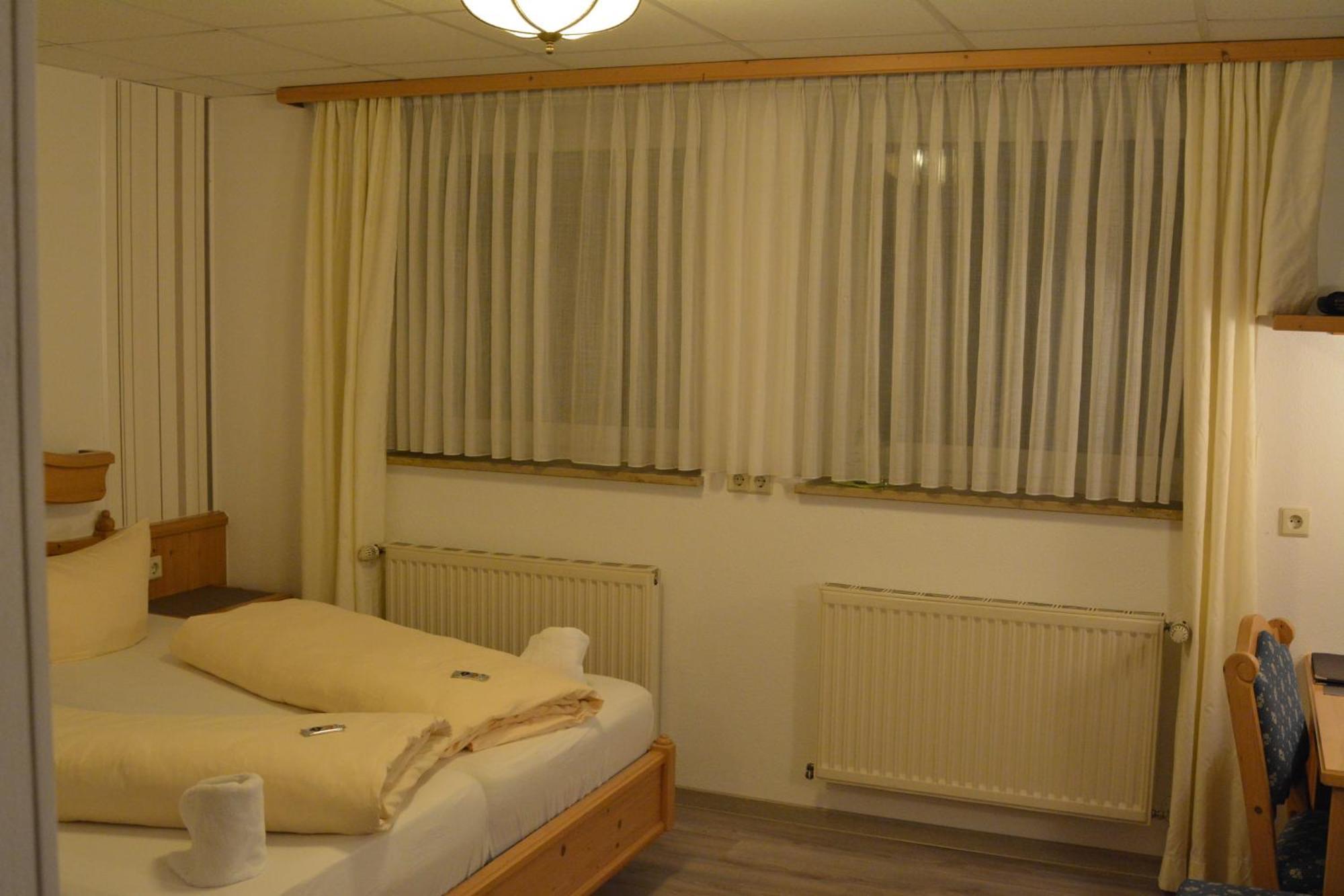 Hotel-Gasthof Zur Rose Weißenhorn Szoba fotó