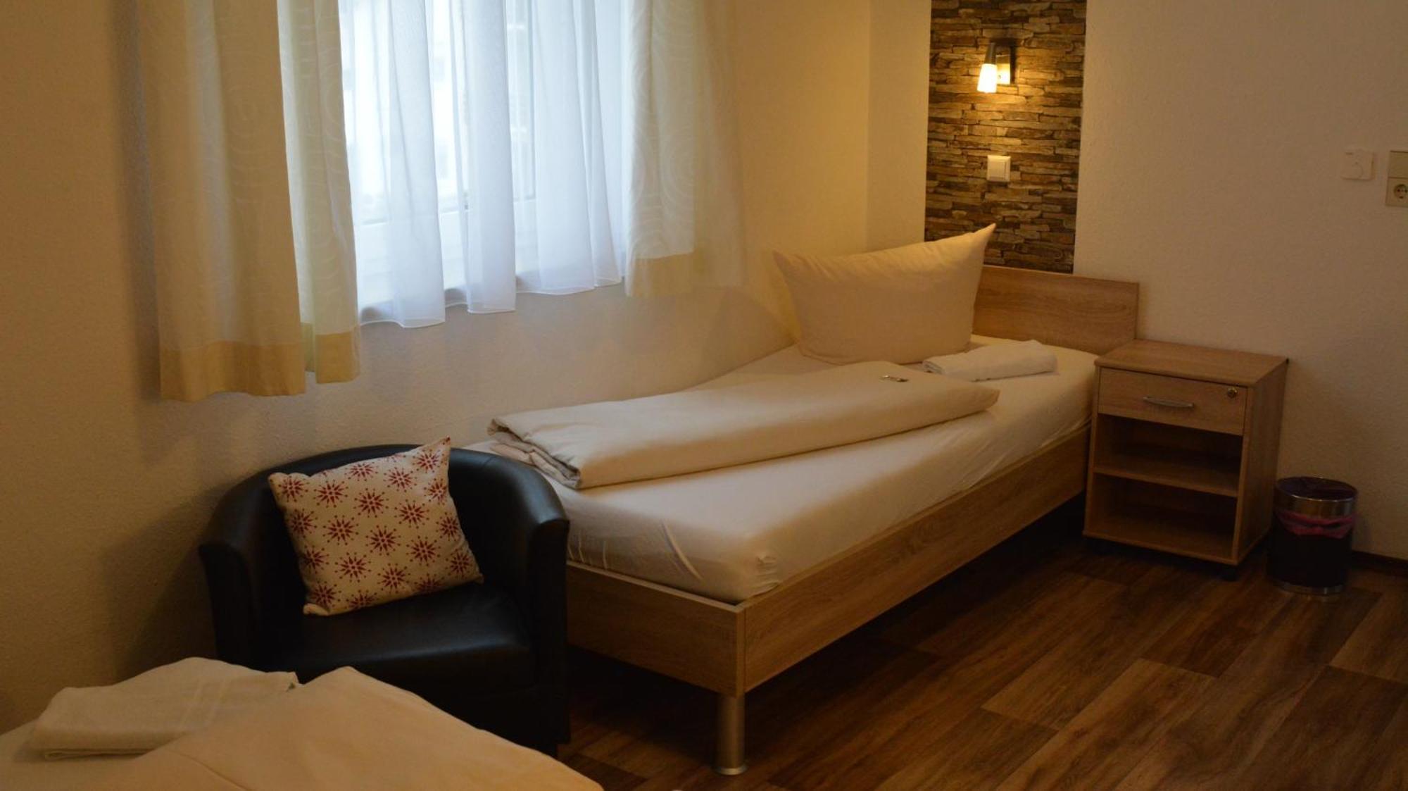 Hotel-Gasthof Zur Rose Weißenhorn Szoba fotó