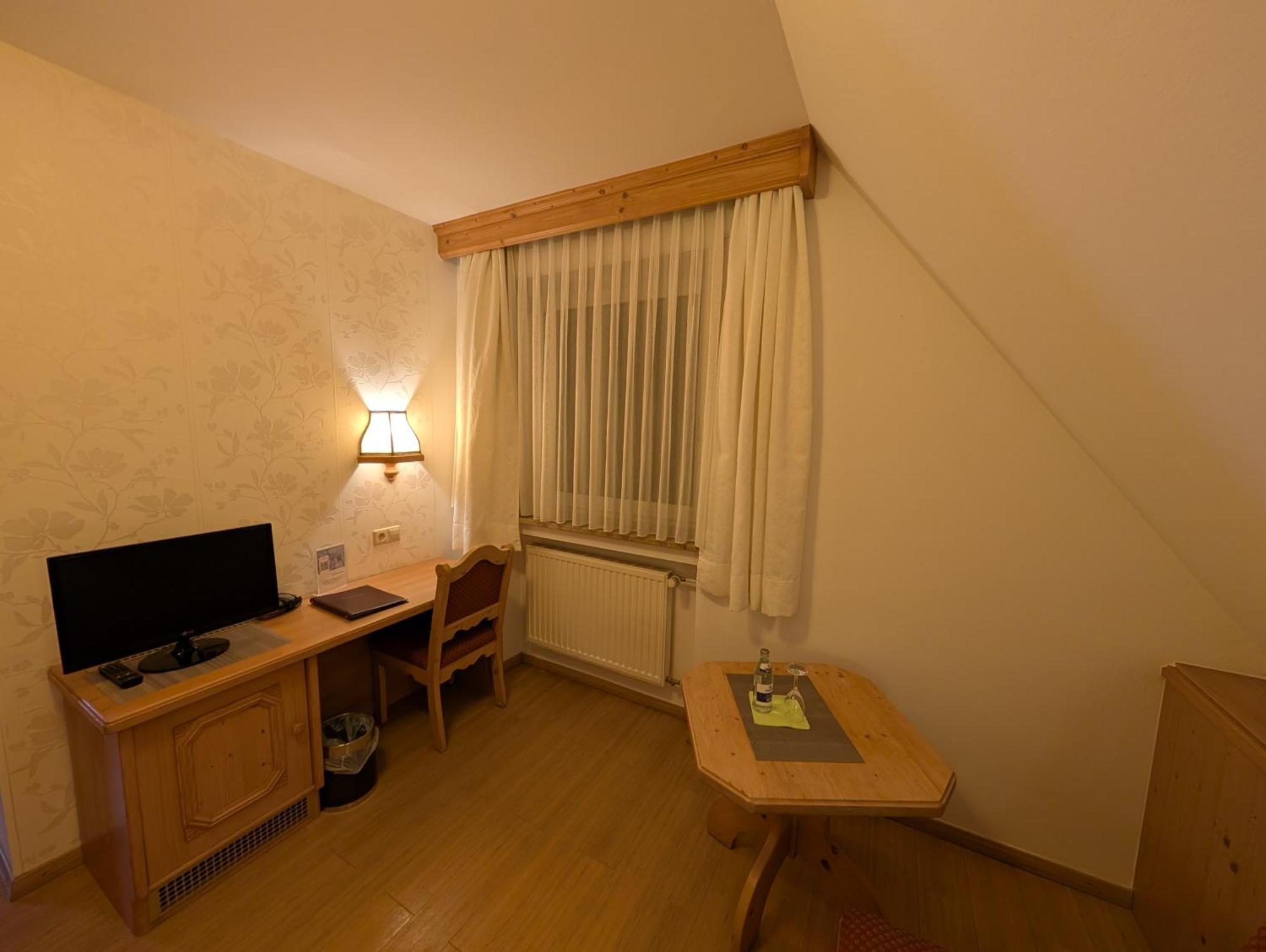 Hotel-Gasthof Zur Rose Weißenhorn Szoba fotó