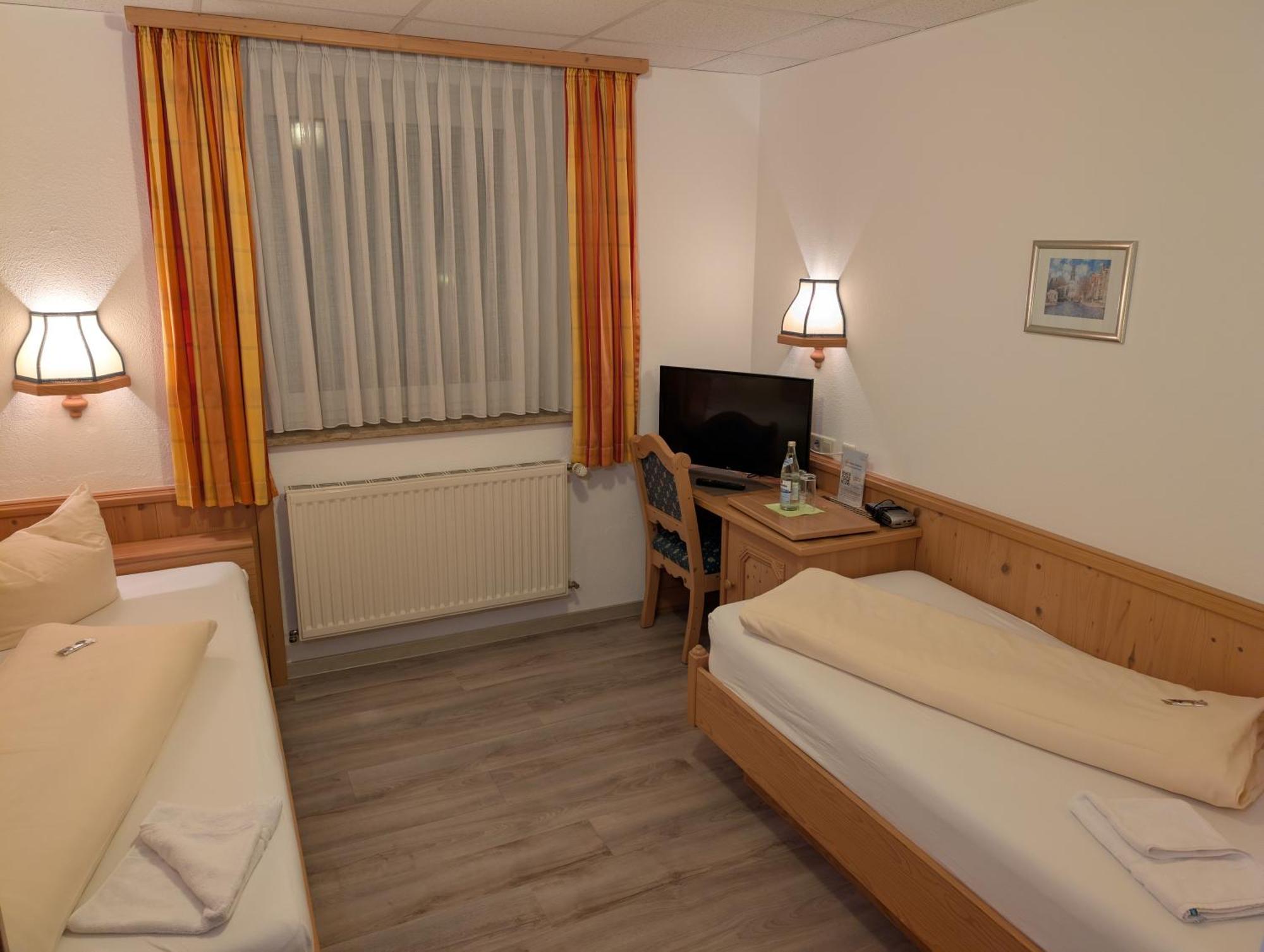 Hotel-Gasthof Zur Rose Weißenhorn Szoba fotó
