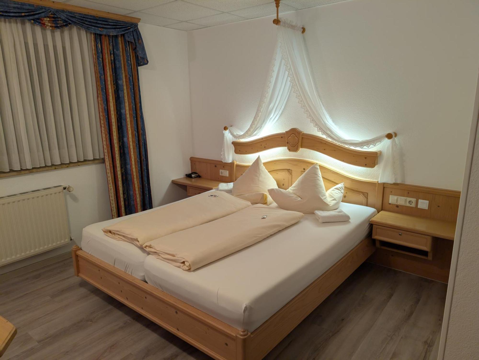 Hotel-Gasthof Zur Rose Weißenhorn Szoba fotó