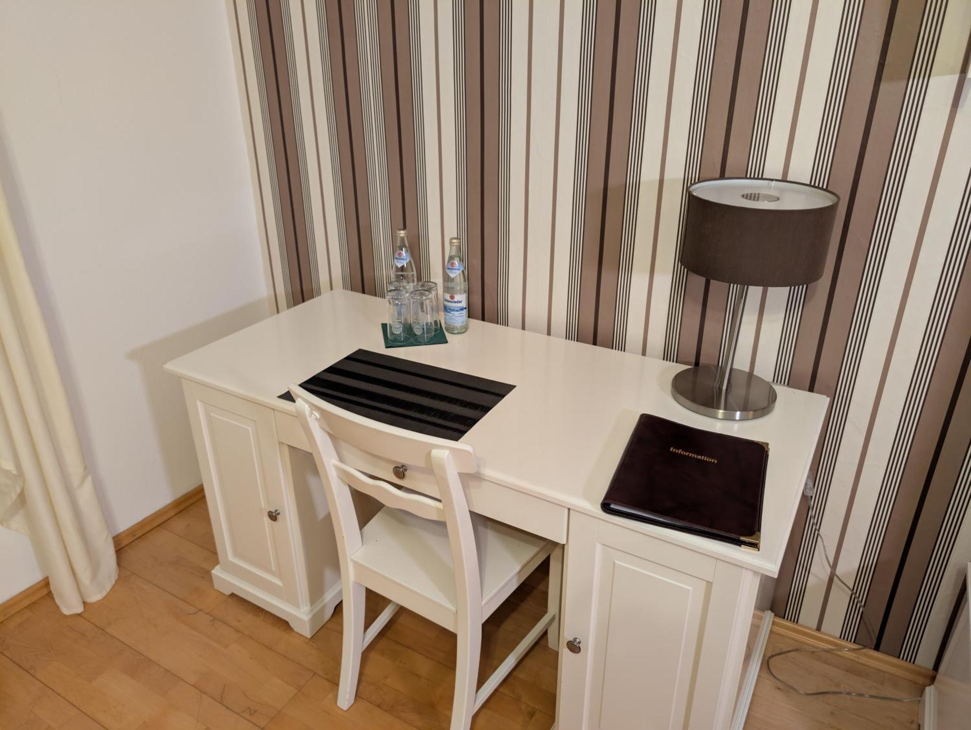 Hotel-Gasthof Zur Rose Weißenhorn Szoba fotó
